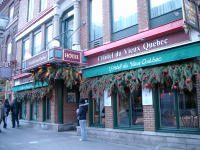l̏h́uHotel du Vieux QuebecvBsXɂ킹OςŁAȂ肩킢炵Bו^Ԃ̂͂Ȃ炢\₯ǁB